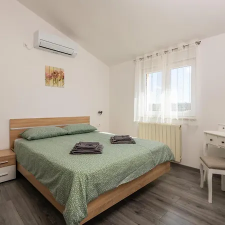 Beautiful Home In Vodnjan *