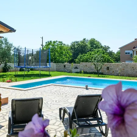 Σπίτι διακοπών In With Kitchen Vodnjan