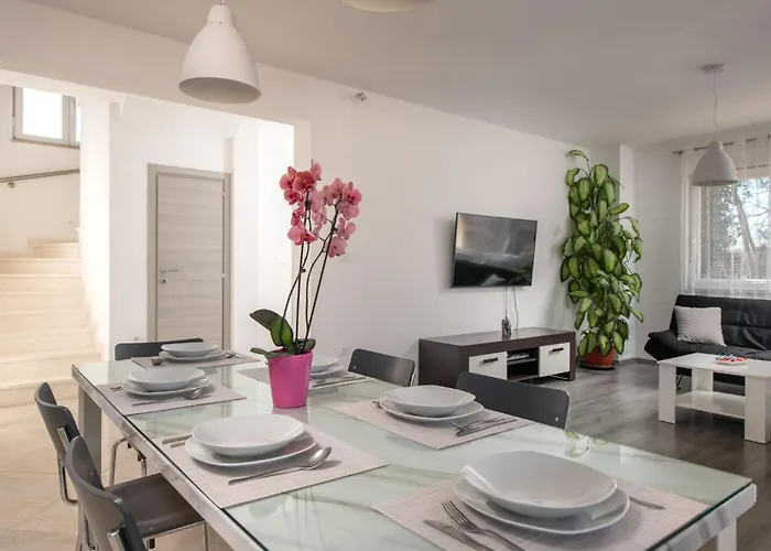 بيت للعطل In With Kitchen