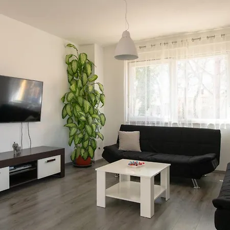 In With Kitchen Semesterbostad