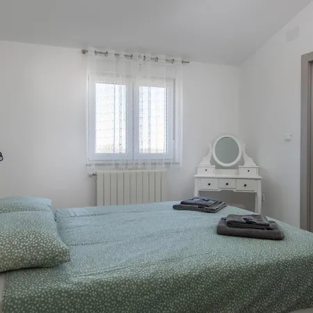 In Vodnjan With Kitchen Holiday home