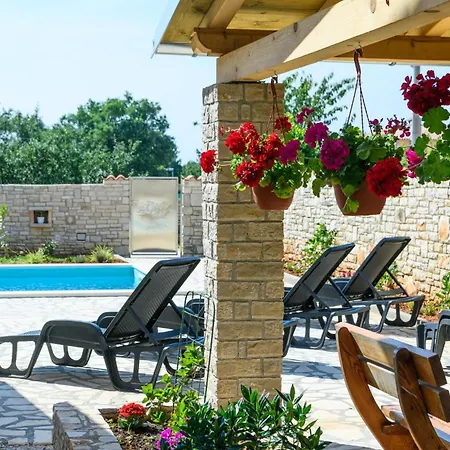 In Vodnjan With Kitchen Holiday home Mednjan
