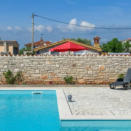In Vodnjan With Kitchen Holiday home